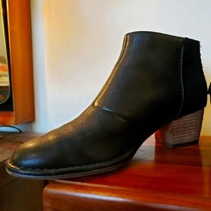 Clarks black leather ankle boots size 9 women's